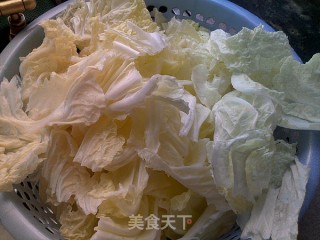 白菜叶冻豆腐肉丝汤的做法步骤：1