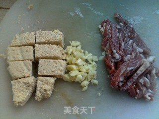 白菜叶冻豆腐肉丝汤的做法步骤：2