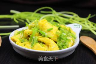 野葱炒蛋的做法