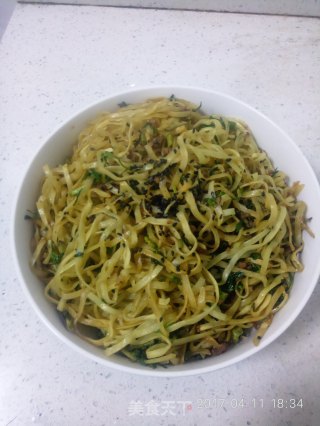 ＃春食野菜香＃香椿炒面的做法