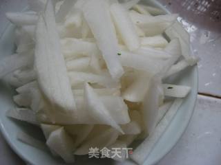 韭菜炒萝卜的做法步骤：2