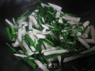 韭菜炒萝卜的做法步骤：6