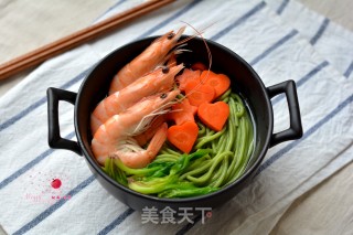 菠汁大虾鸡汤面的做法