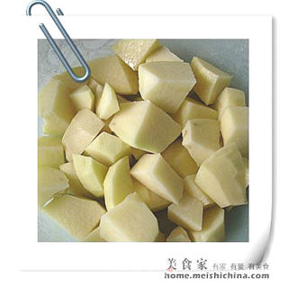 月牙骨炖土豆的做法步骤：3