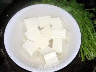 鲫鱼芫荽豆腐汤的做法步骤：2