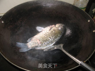 鲫鱼芫荽豆腐汤的做法步骤：3