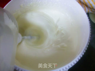 LG的生日蛋糕 @@附上详细图解巧克力海绵蛋糕做法及足球造型装饰~~足球蛋糕的做法步骤：4