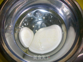LG的生日蛋糕 @@附上详细图解巧克力海绵蛋糕做法及足球造型装饰~~足球蛋糕的做法步骤：7