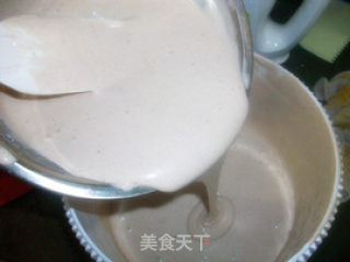 LG的生日蛋糕 @@附上详细图解巧克力海绵蛋糕做法及足球造型装饰~~足球蛋糕的做法步骤：9