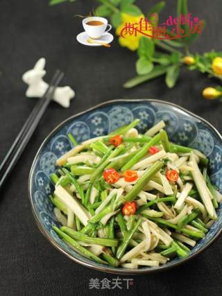 杏鲍菇炒水芹菜的做法
