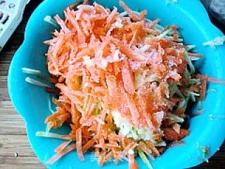 蔬菜豆渣蛋饼的做法步骤：2