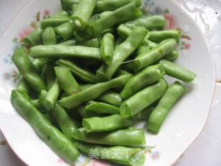四季豆炒茄子的做法步骤：1
