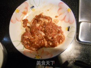 葱爆羊肉的做法步骤：1