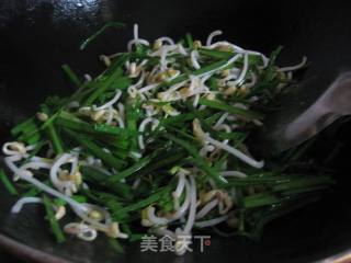 韭菜豆芽的做法步骤：3
