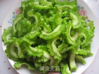 香芥苦瓜的做法步骤：1