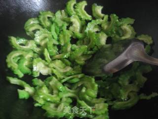 香芥苦瓜的做法步骤：3
