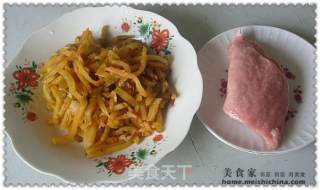 家常榨菜肉丝的做法步骤：1