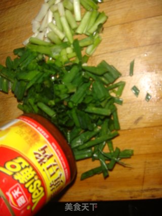 黄豆酱拌炒黄豆芽的做法步骤：1