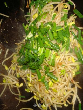 黄豆酱拌炒黄豆芽的做法步骤：7