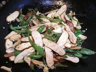 【简单也有美味】青椒炒香干的做法步骤：7