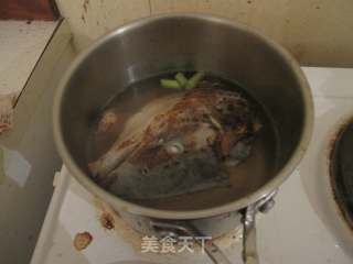 【萝卜片鱼头汤】的做法步骤：5