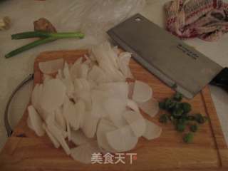 【萝卜片鱼头汤】的做法步骤：6