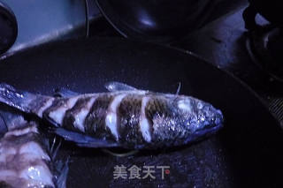 鲜美鱼汤手工面的做法步骤：2