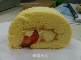 黄桃奶油蛋糕卷