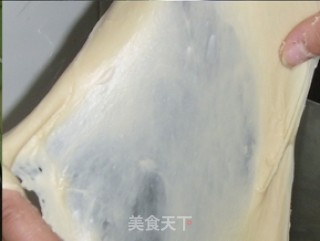 蓝莓果酱排包的做法步骤：2