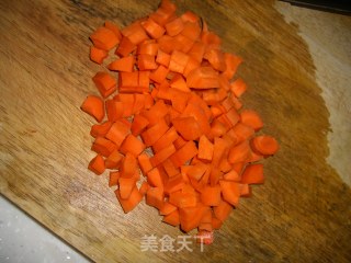 芹菜胡萝卜炒玉米粒的做法步骤：3