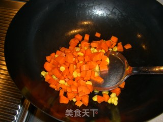 芹菜胡萝卜炒玉米粒的做法步骤：7