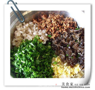 木耳肉末韭菜包子的做法步骤：8