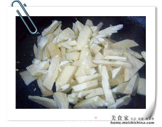 香菇焖笋的做法步骤：4