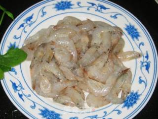 菠菜炒白虾的做法步骤：1