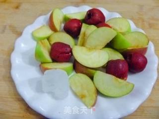 【养生汤煲】简单好喝----苹果山楂甜汤的做法步骤：2