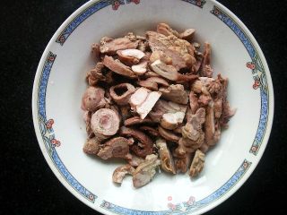 油麦菜炒鸡生肠的做法步骤：2