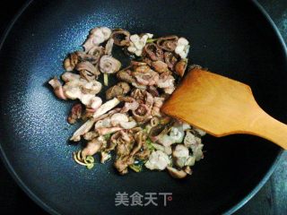 油麦菜炒鸡生肠的做法步骤：5