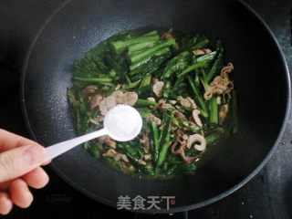 油麦菜炒鸡生肠的做法步骤：7