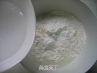 韭菜鸡蛋馅饼的做法步骤：2