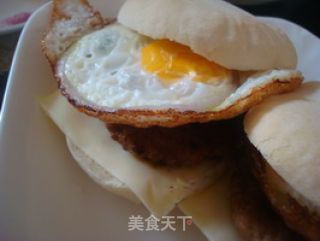 好吃的汉堡自己做—家庭版猪柳蛋麦的做法步骤：10