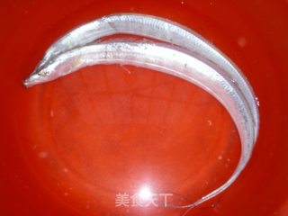 普宁豆酱烧带鱼的做法步骤：1