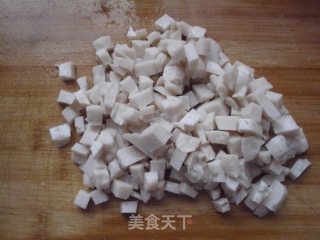 土豆鱼丸炒饭的做法步骤：4