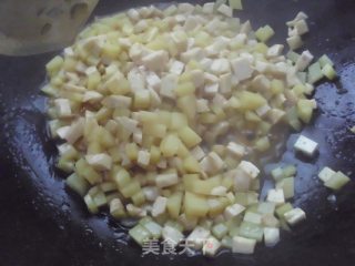 土豆鱼丸炒饭的做法步骤：9