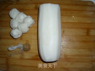 鱼丸肉片萝卜汤的做法步骤：1