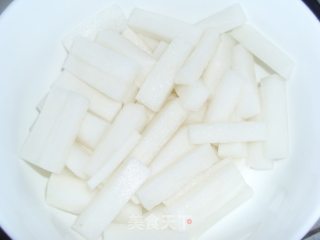 鱼丸肉片萝卜汤的做法步骤：2