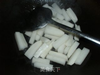 鱼丸肉片萝卜汤的做法步骤：5