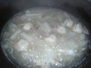 鱼丸肉片萝卜汤的做法步骤：9