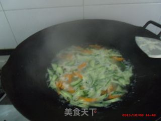 黄瓜萝卜炒鸡蛋的做法步骤：4