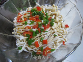 炝拌金针菇的做法步骤：4