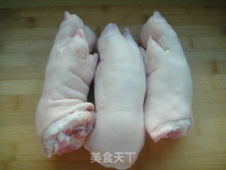 腐乳猪蹄的做法步骤：1